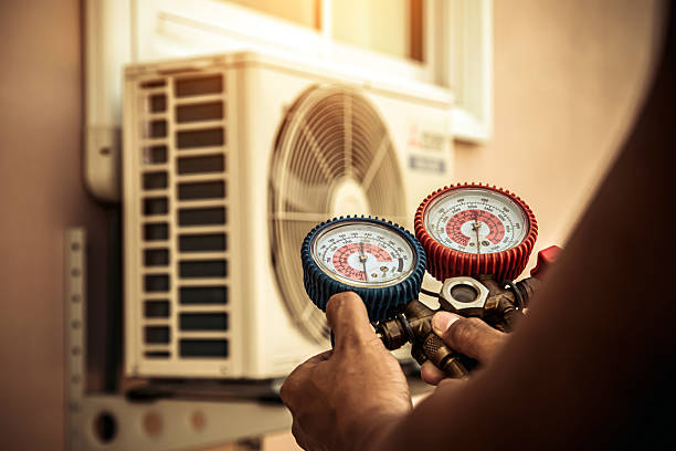 Professional Hvac technician working in Toppenish, WA